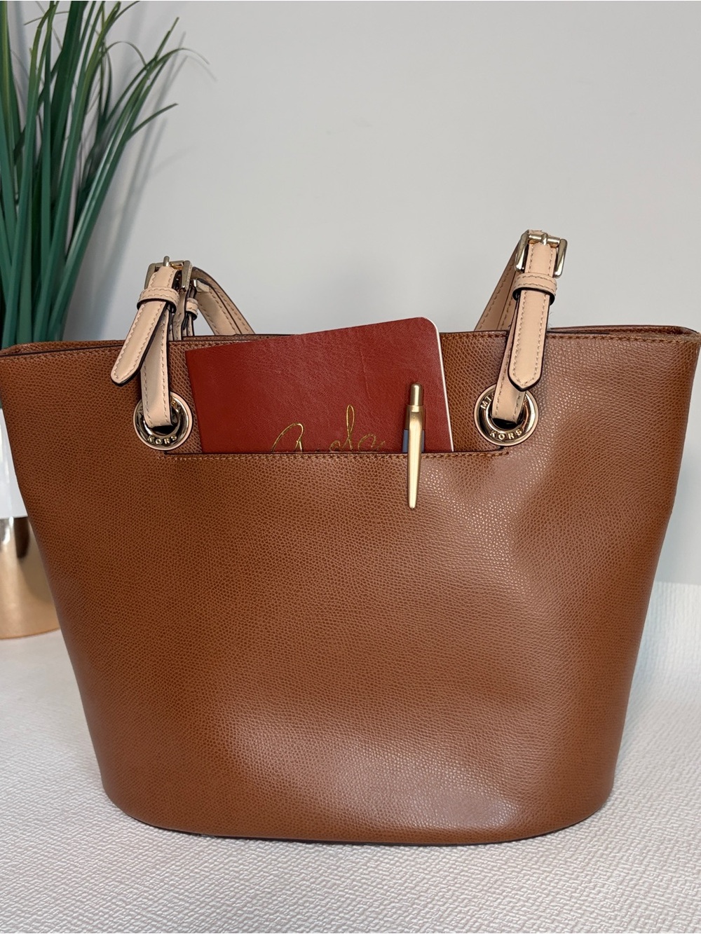 Michael Kors Jet Set Tote (Retail $248)
